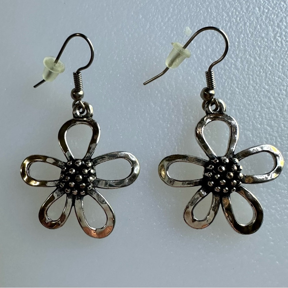 Premier Designs “Miss Daisy” earrings